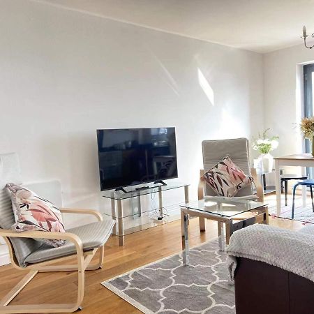 Beach Front Apt With Stunning Sea View Swansea Bagian luar foto