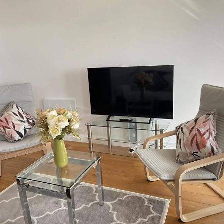 Beach Front Apt With Stunning Sea View Swansea Bagian luar foto