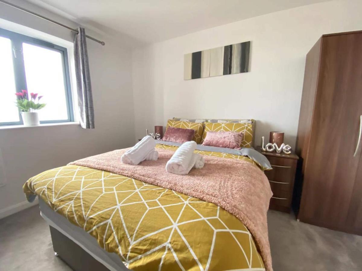 Beach Front Apt With Stunning Sea View Swansea Bagian luar foto