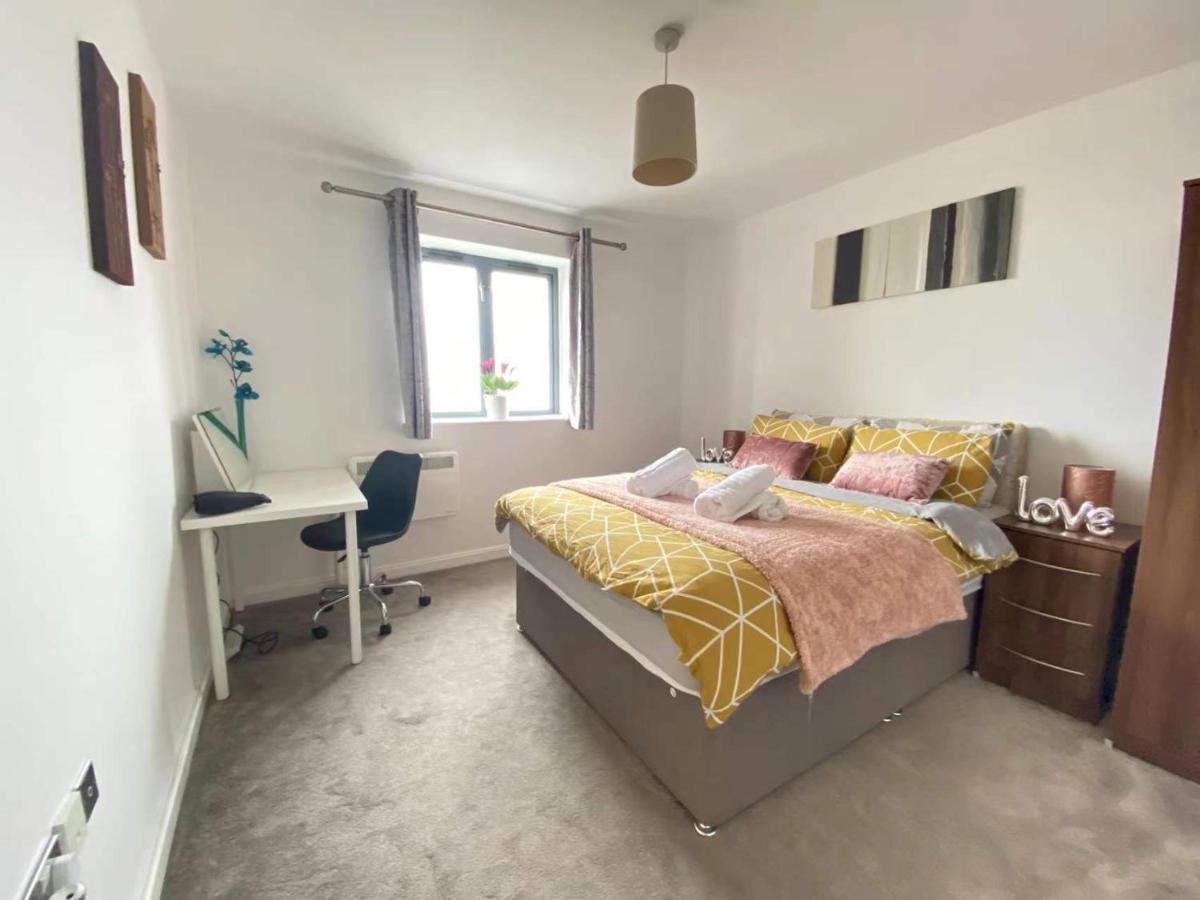 Beach Front Apt With Stunning Sea View Swansea Bagian luar foto