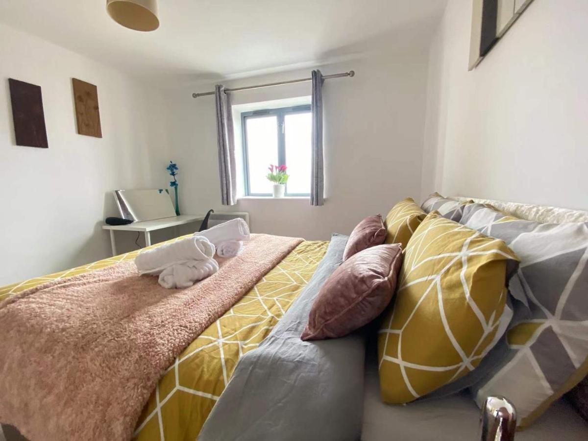 Beach Front Apt With Stunning Sea View Swansea Bagian luar foto