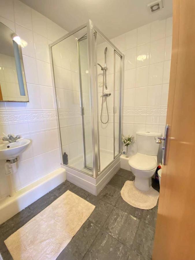 Beach Front Apt With Stunning Sea View Swansea Bagian luar foto