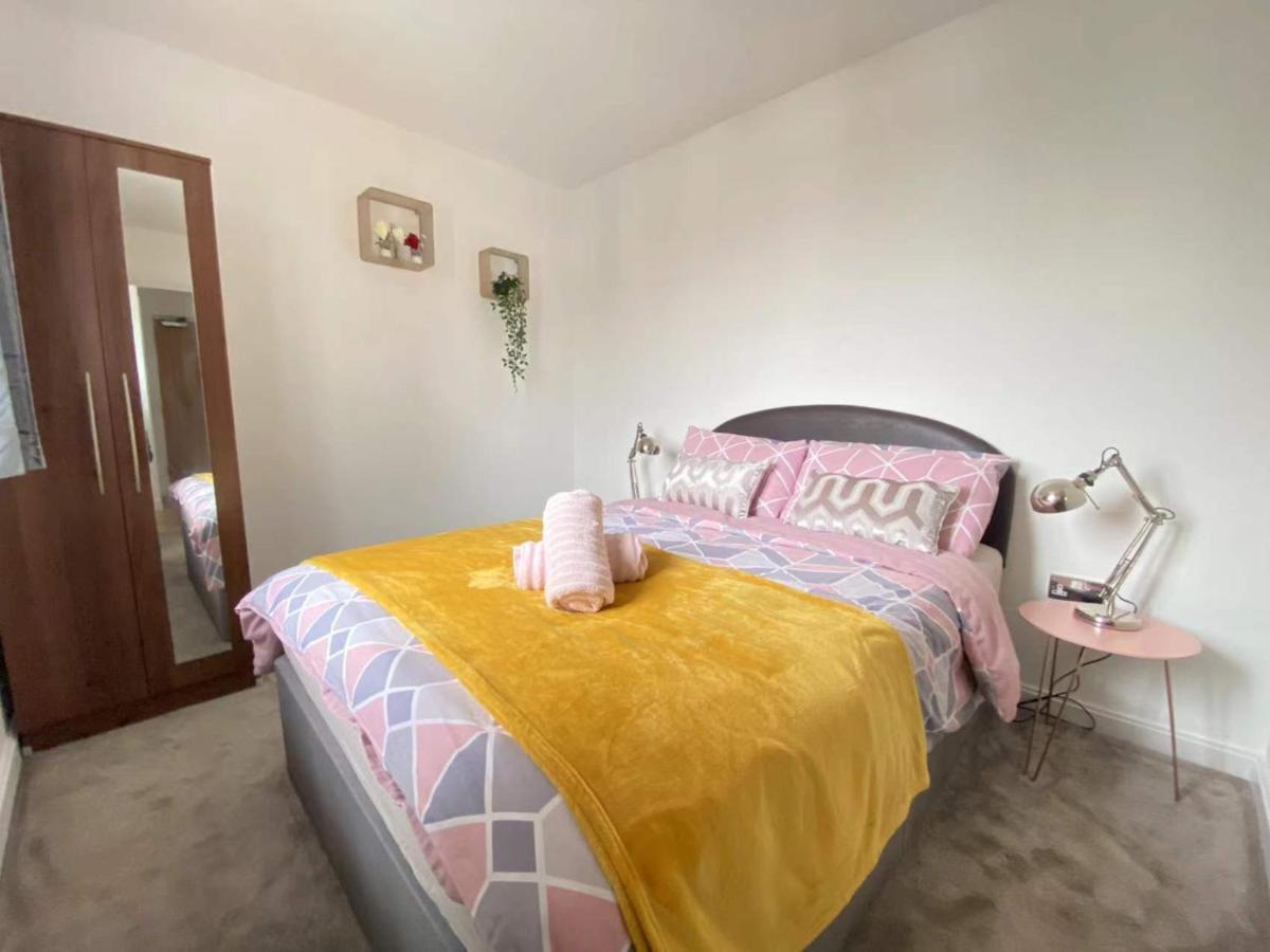 Beach Front Apt With Stunning Sea View Swansea Bagian luar foto