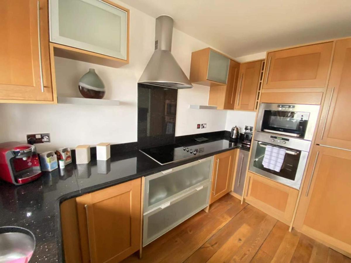 Beach Front Apt With Stunning Sea View Swansea Bagian luar foto