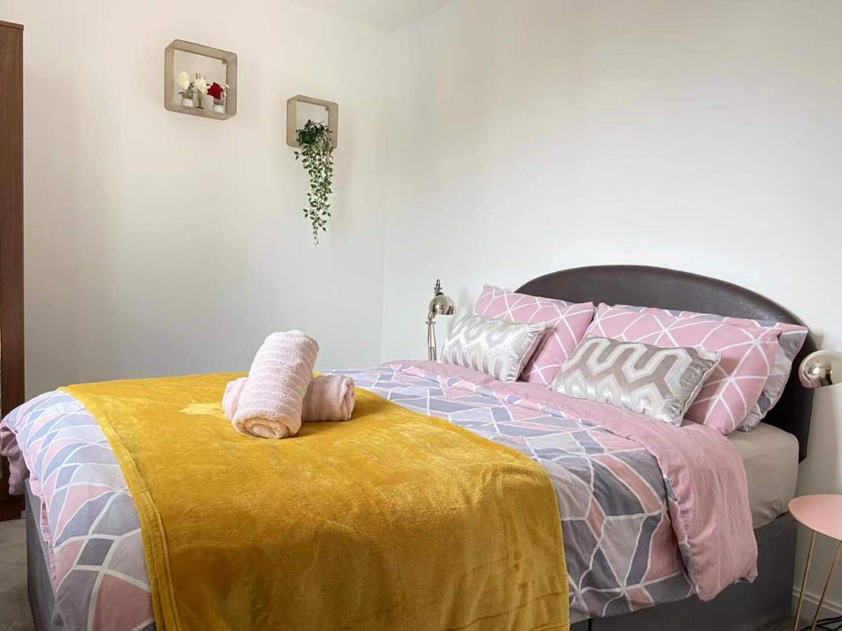 Beach Front Apt With Stunning Sea View Swansea Bagian luar foto