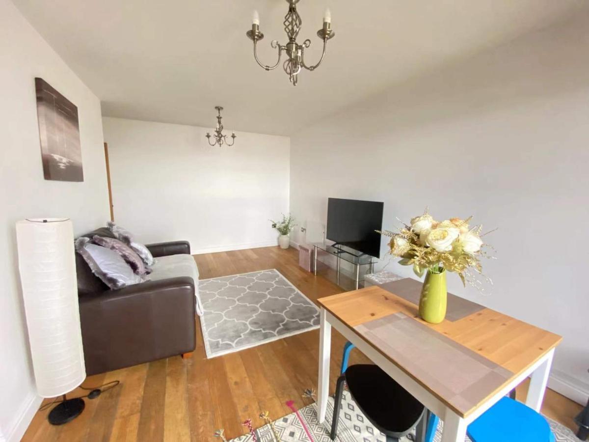 Beach Front Apt With Stunning Sea View Swansea Bagian luar foto