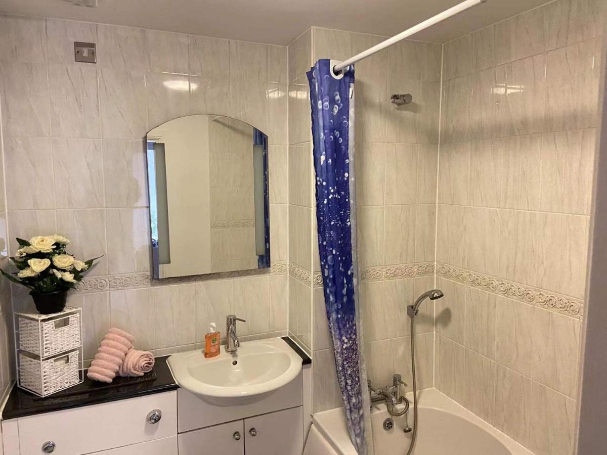 Beach Front Apt With Stunning Sea View Swansea Bagian luar foto