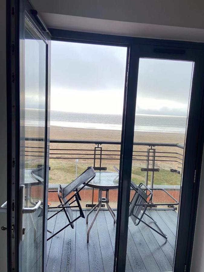 Beach Front Apt With Stunning Sea View Swansea Bagian luar foto