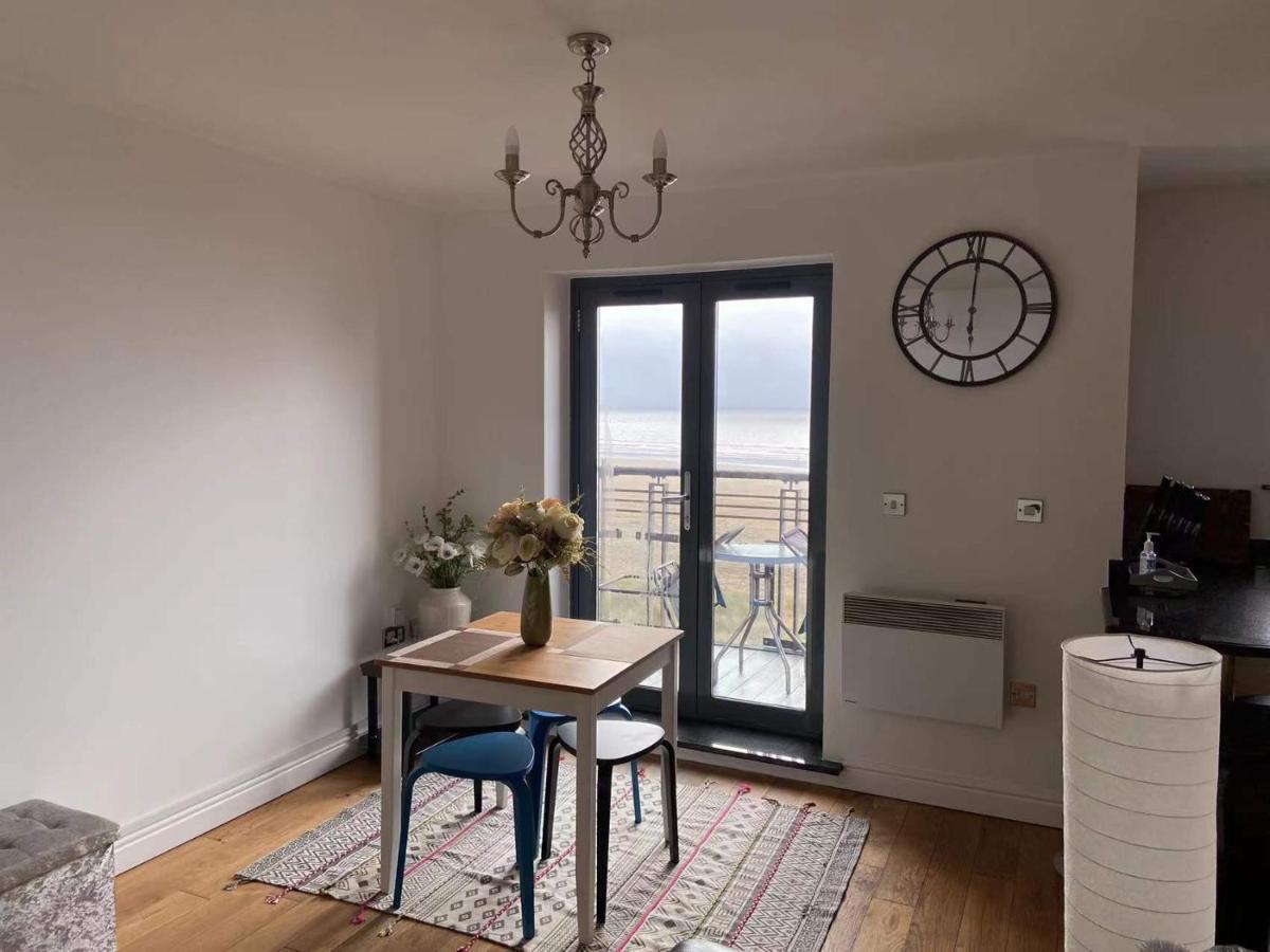 Beach Front Apt With Stunning Sea View Swansea Bagian luar foto