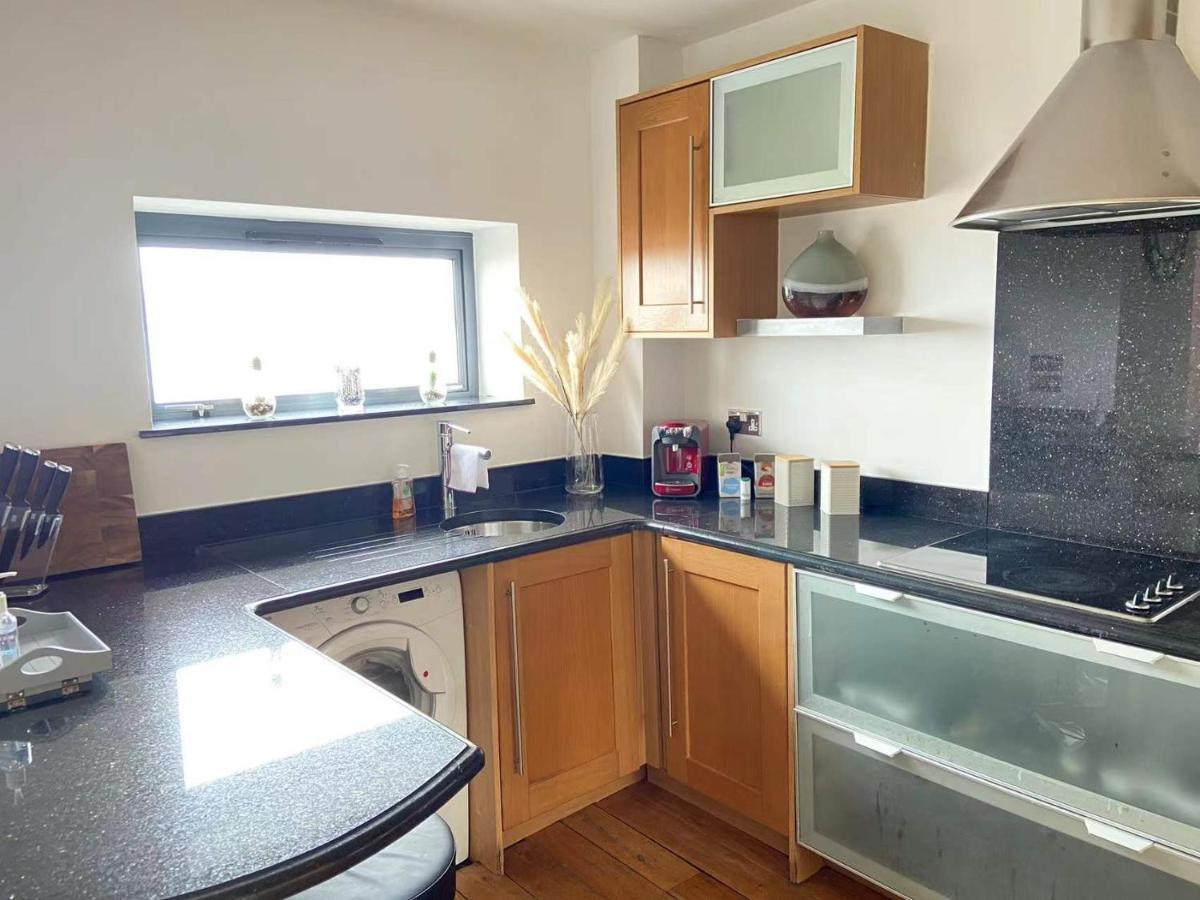 Beach Front Apt With Stunning Sea View Swansea Bagian luar foto