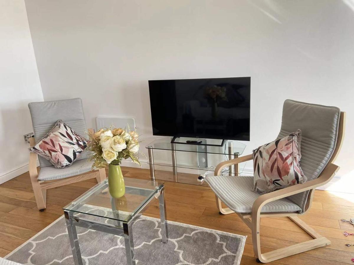 Beach Front Apt With Stunning Sea View Swansea Bagian luar foto